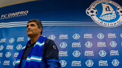 Хуанде Рамос в новом шарфике. Фото с официального сайта "Днепра". 