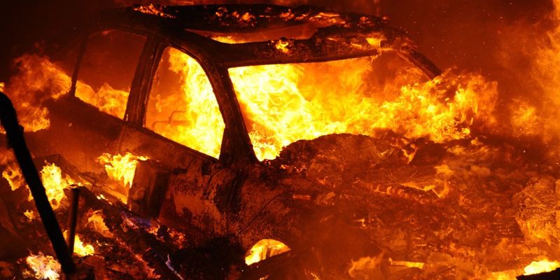 Новость - События - В Кривом Роге во время движения загорелся автомобиль