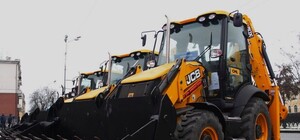 В Днепре показали новую технику для уборки тротуаров