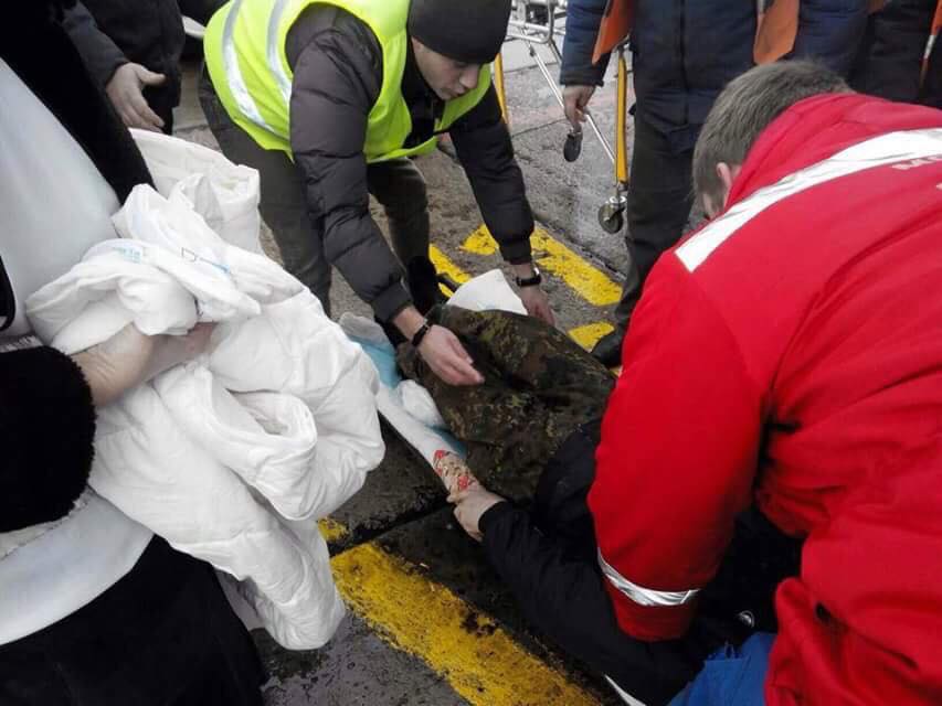 Новость - События - Днепр продолжает принимать раненных: в аэропорту нужна помощь волонтеров