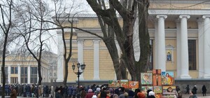 В очередях к мощам Пантелеймона по-прежнему стоят сотни одесситов: расписание