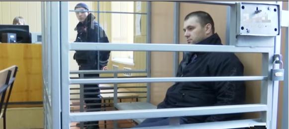 Пугачев в "клетке" на заседании суда. Фото: ТСН.