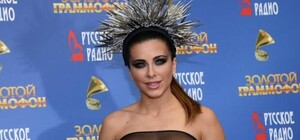 Соскучилась: Ани Лорак поклонилась Украине на концерте в Сыктывкаре