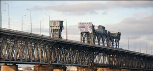 Езжай смело: на Амурском мосту разрешили проезд по трамвайным путям