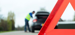 Нужно объезжать: на Старом мосту большая пробка из-за аварии