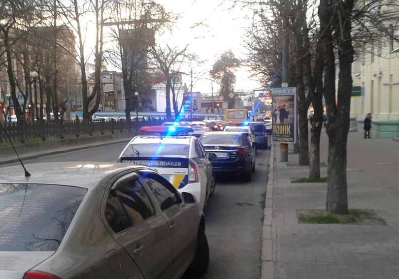 Новость - События - Дорого стоять: на Яворницкого полиция штрафует за неправильную парковку