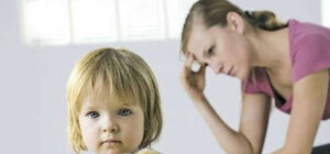 На грани: в Симферополе одинокую маму оставили без пособия из-за коммунальных долгов