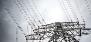 Сім сіл без світла: на Львівщині вантажівка врізалась в електроопору