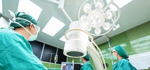 13-летнюю девочку нашли с проломленной головой в конном клубе