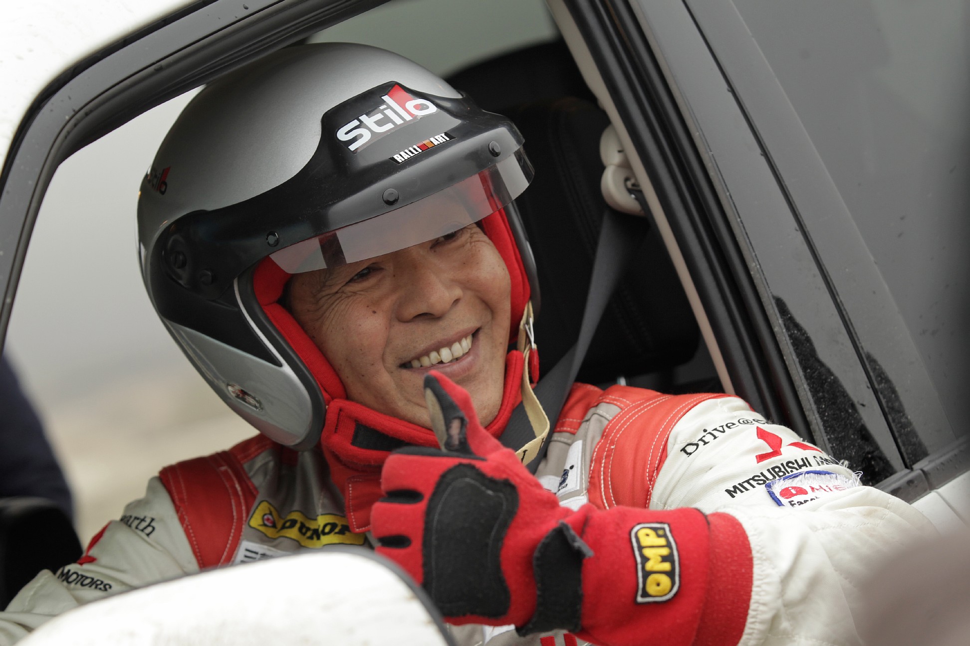 Японский автогонщик Хироши Масуока.