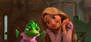 Фотофакт: огромный разноцветный хамелеон переехал в парк Победы