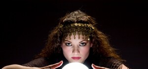 Позолоти ручку: в Симферополе лже-экстрасенс выманила у клиентов 260 тысяч