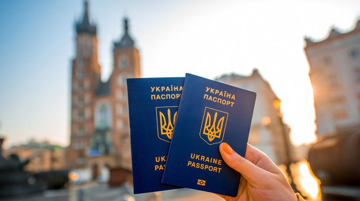 Новость - События - Украинцам задерживают выдачу загранпаспортов: что делать, если билеты уже есть, а документов еще нет