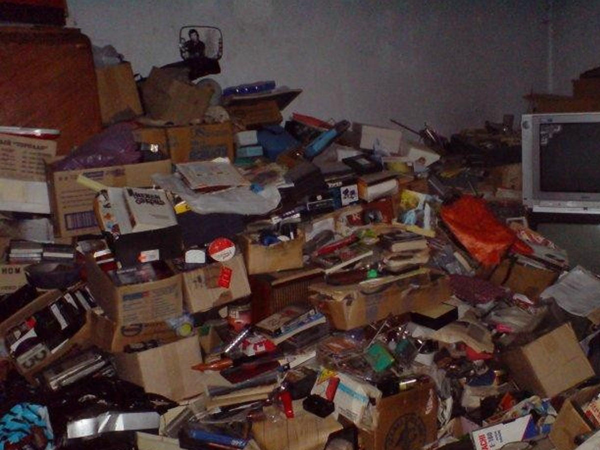 Новость - События - Плюшкин отдыхает: дедушка забил квартиру мусором до потолка