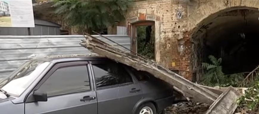 Новость - События - Не ходи под окнами: во время бури в Днепре обвалился дом