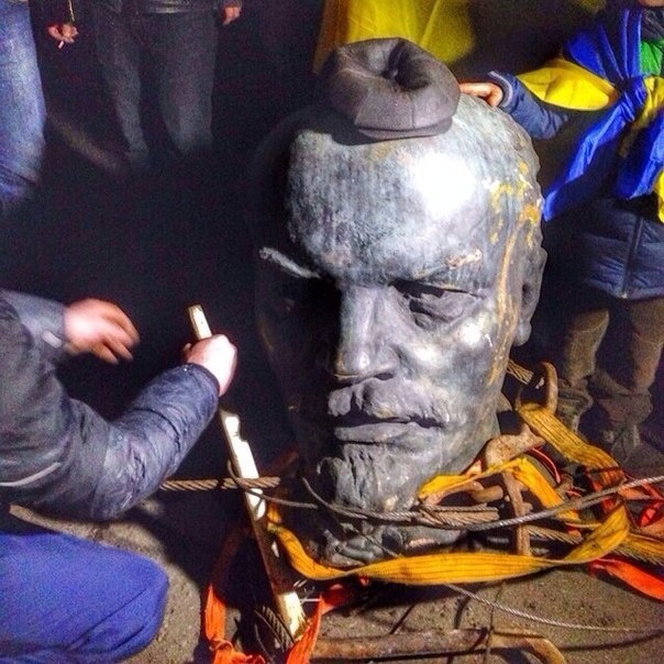 Голова Ленина с площади. Фото: Типичный Днепр.