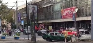 В центре Киева разрушили машину автохама. Что вообще произошло