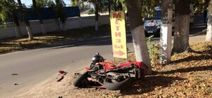 Фотофакт: в Полтаве не разминулись скутер с Мерседесом