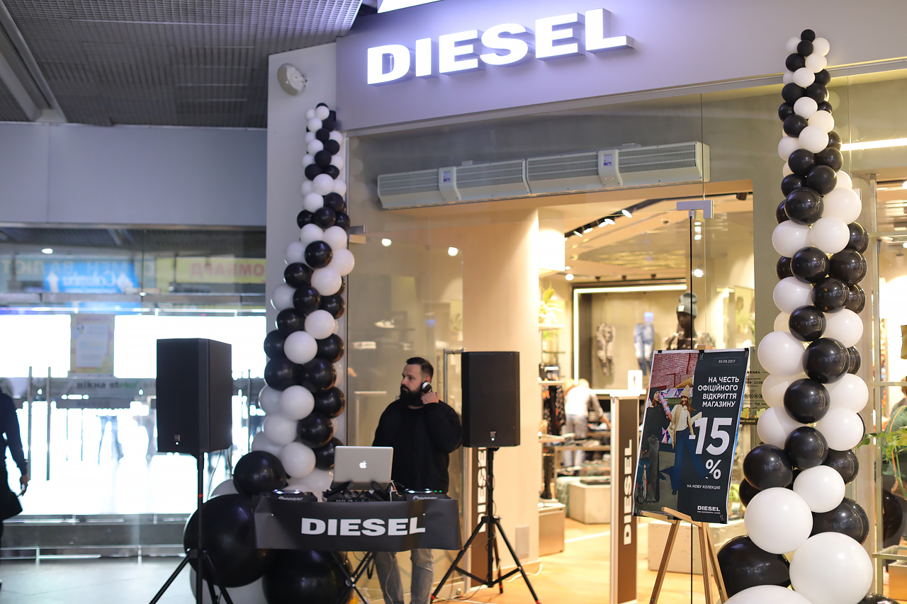 Новость - Досуг и еда - DJ, Martini и подарки: в Днепре открылся новый магазин Diesel