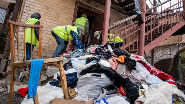 Новость - События - Гроб в доме и горы мусора: ТОП-5 днепровских квартир, которые жильцы превратили в свалку