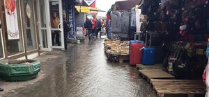 Смотри видео: в Запорожье затопило Центральный рынок