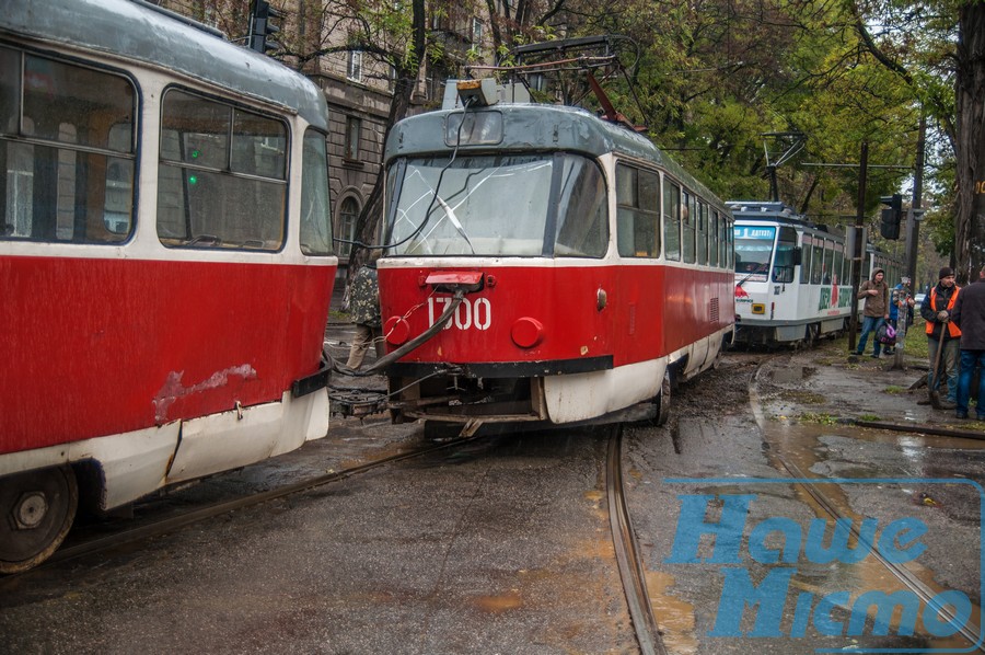 Новость - События - Заколдованное место: на Савченко трамвай дважды сошел с рельсов