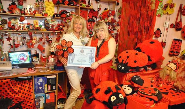 Новость - Люди города - Жизнь в красном цвете: жительница Днепра собрала коллекцию из 10 000 божьих коровок