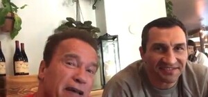 Видео дня: Шварценеггер обратился к Виталию Кличко и пообещал приехать в Киев