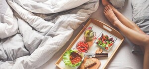 Набей желудок: где на правом берегу заказать еду с доставкой на дом