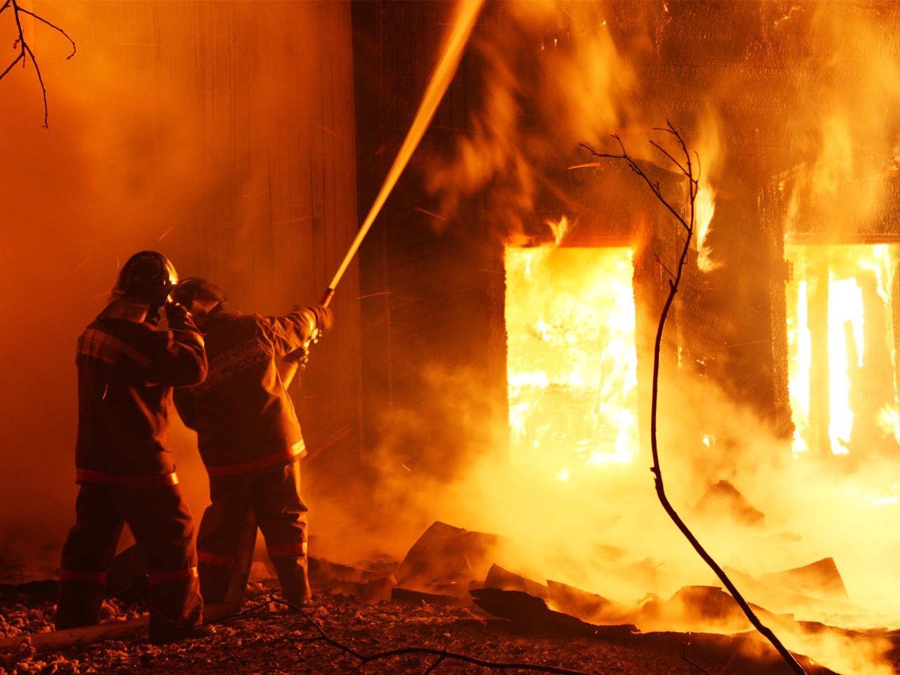 Новость - События - Пожар на Мануйловском проспекте: из огня достали тело мужчины