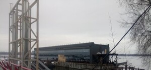 Плавающий МАФ или гондола: на Фестивальном причале появилась неизвестная конструкция