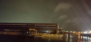 В добрый путь: от Фестивального причала отчалила скандальная баржа