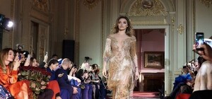 В прозрачном платье без белья: дочь Добкина произвела фурор на модном показе