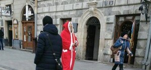 Не святий, а кат: у Львові затримали озброєного Санта-Клауса