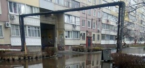 Лодка еще актуальна: на Левобережном-2 затопило целый двор