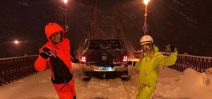 Где мы, а где правила: активист проехался на внедорожнике по Парковому мосту