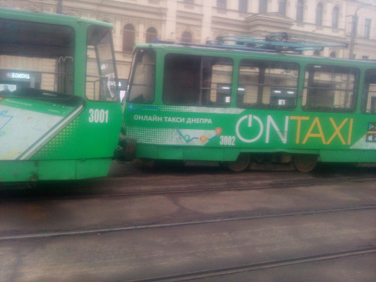 Новость - События - Планируй маршрут: в центре Днепра трамвай №1 сошел с рельсов, образовалась пробка