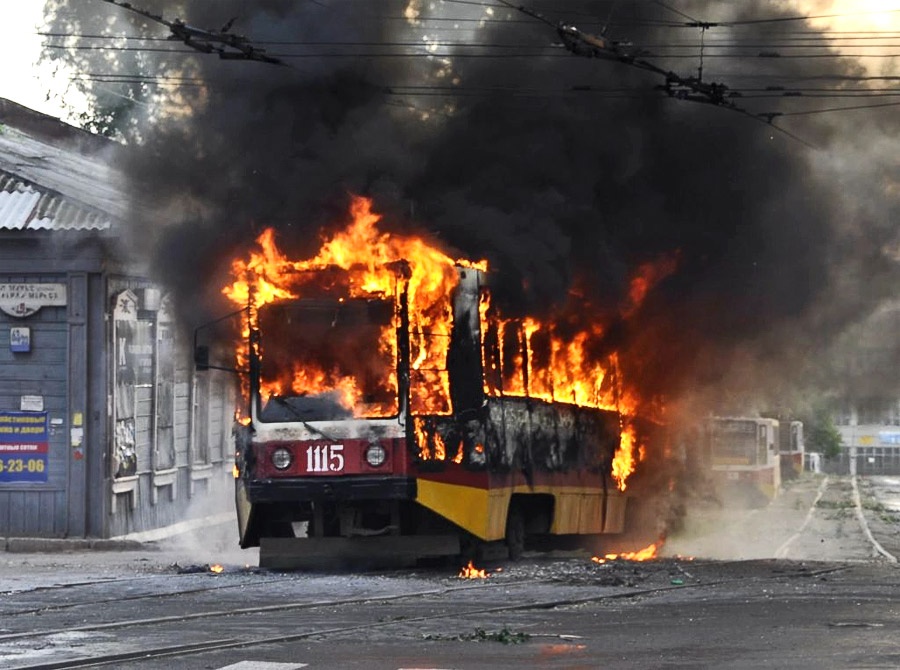 Новость - События - Жаркая поездка: в Днепре загорелся трамвай с пассажирами внутри