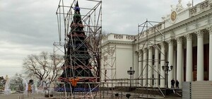 Уже скоро: на Думской начали монтировать сцену