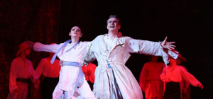 Скандал в опері: соліст львівського театру розповів, як допомагав бойовикам