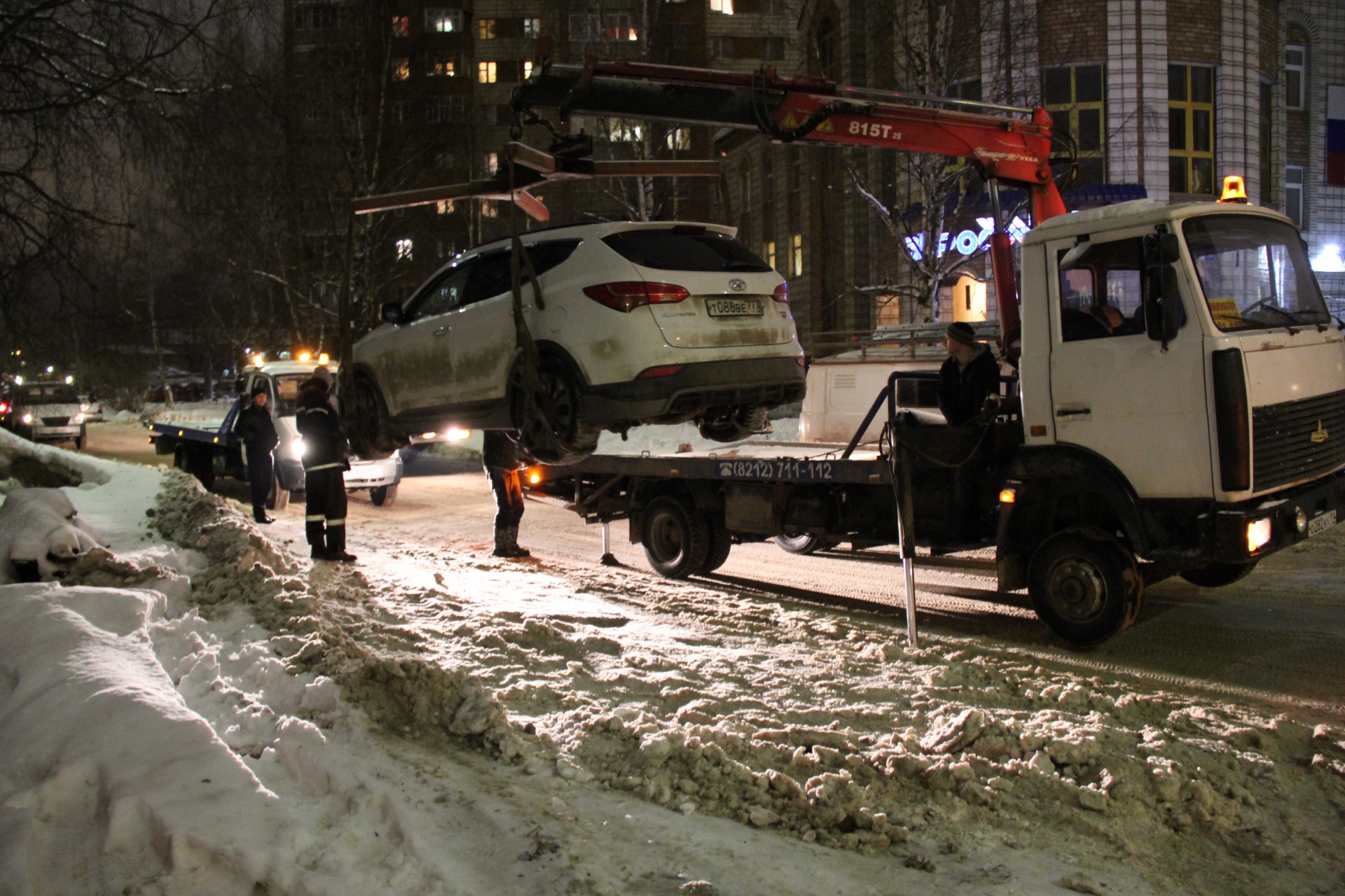 Новость - События - Получи ответ: эвакуируют ли автомобиль, если он застрял в снегу