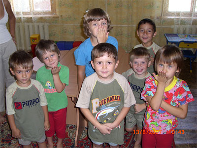 Днепропетровские сироты ждут родителей. Фото с сайта pomogi.org. 
