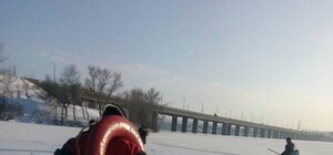 Глубоко под лед: возле Кайдакского моста провалился рыбак