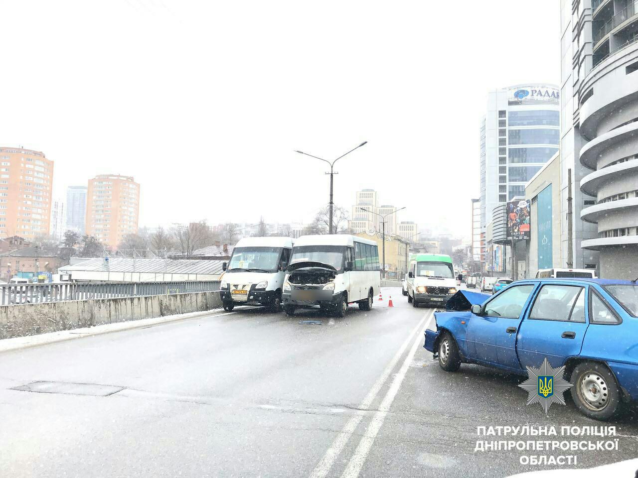 Новость - События - ДТП на Новом мосту: маршрутка влетела в легковушку