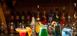 Вкусно и небанально: 5 необычных алкогольных напитков, которые можно попробовать в Одессе