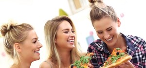 Ты точно сможешь: как удивить девушку на 8 марта не подходя к плите