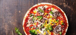 Суші, піца та равлики: що пропонують сервіси доставки їжі у Львові