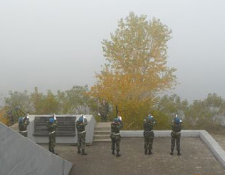 Воинов помянули салютом из 10 выстрелов. Фото с сайта dnepr.info.