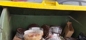 Торты в мусорке: супермаркет объяснил почему выбросил еду