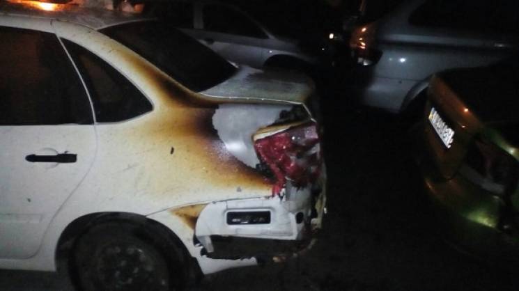 Новость - События - Неспокойная ночь: на 12-м квартале сгорели сразу 5 авто
